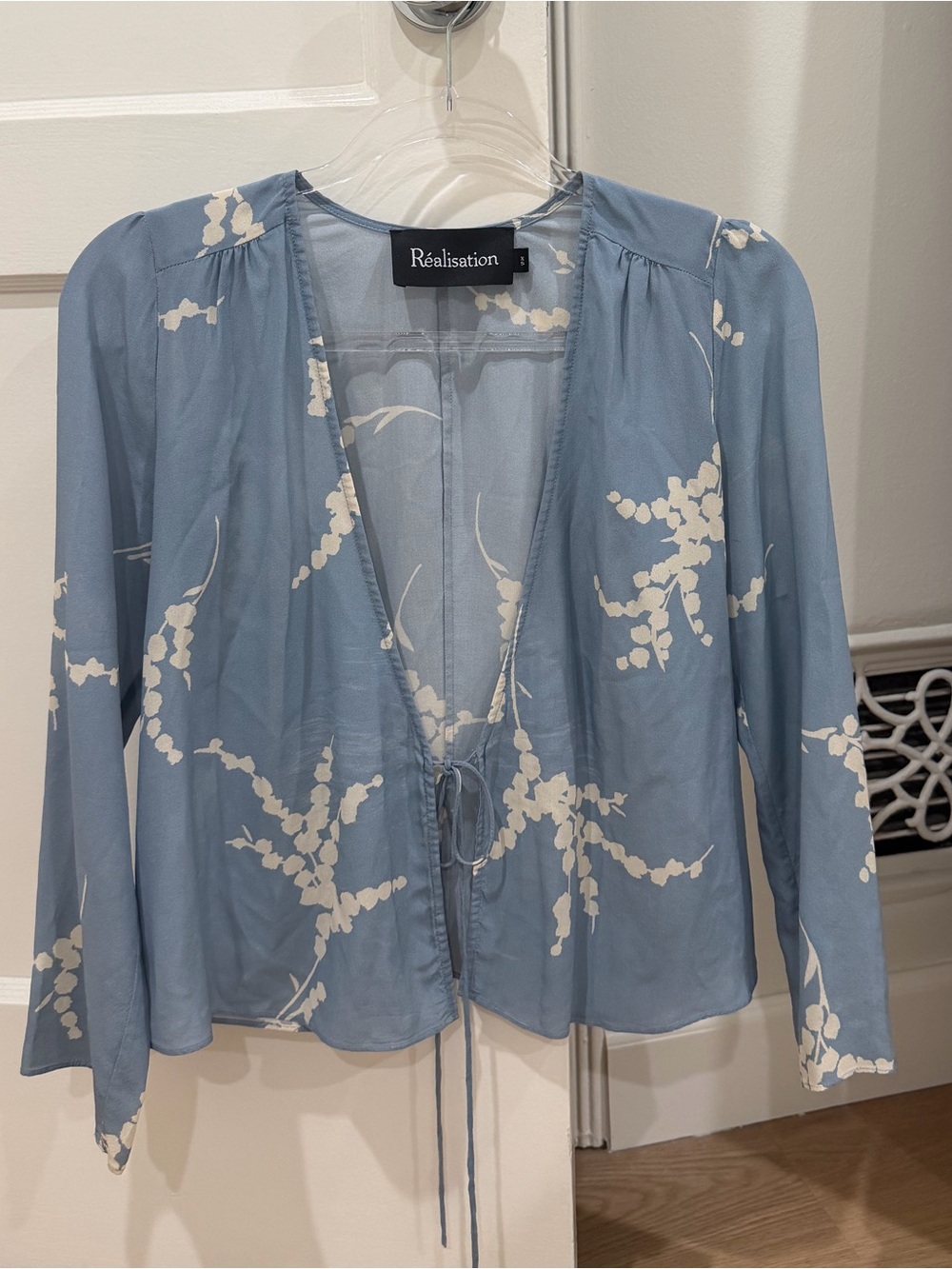 Réalisation Par Blue and White Floral Tie-Front Blouse